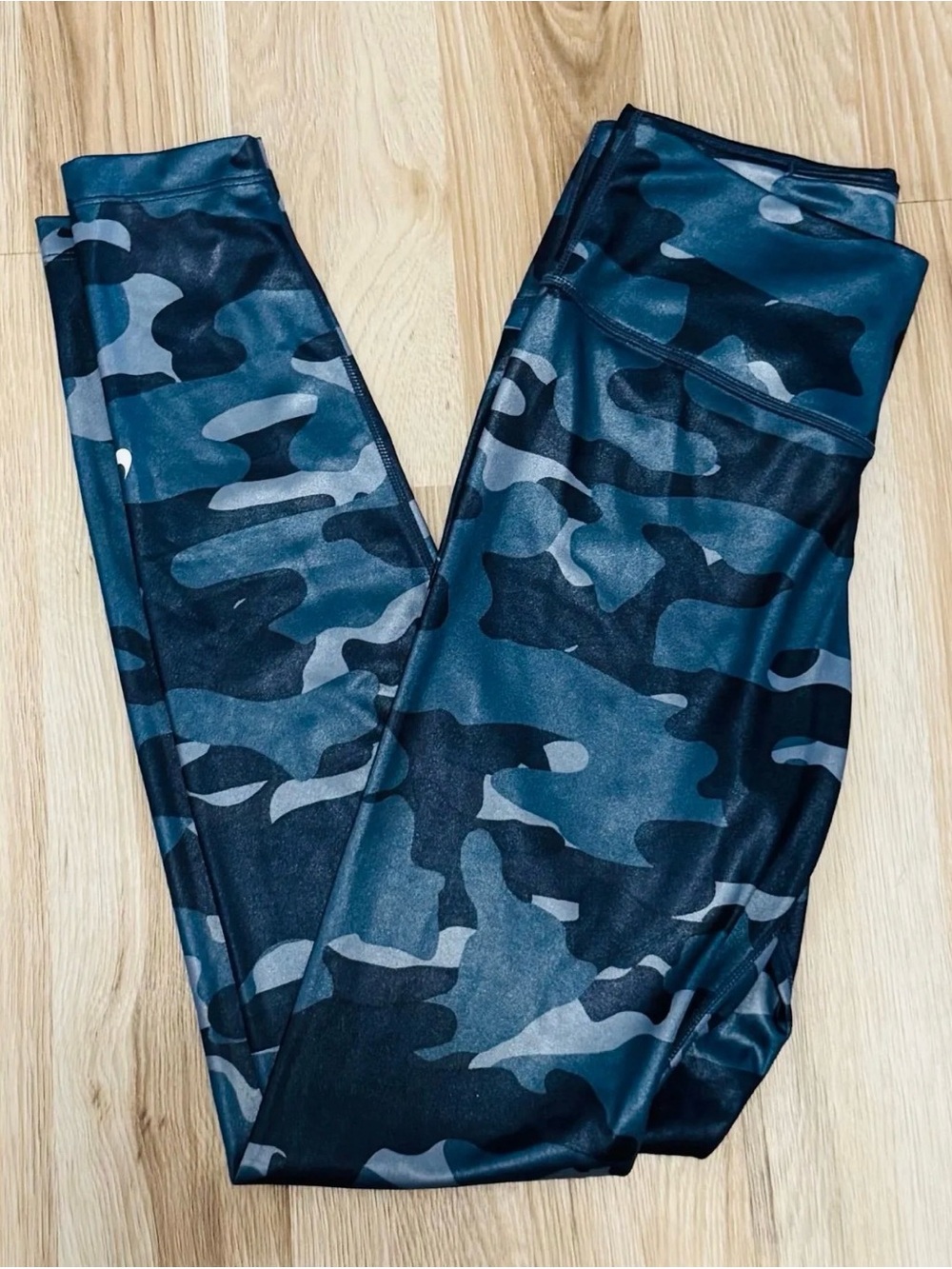 Nike Women's Blue & Gray Camo Leggings